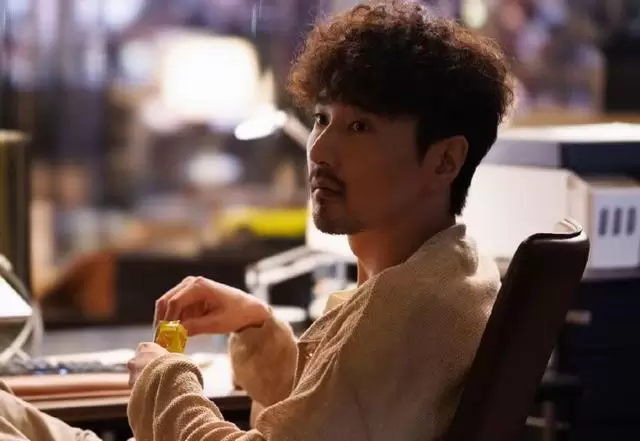 周媚跳楼成植物人事件引爆观众对闺蜜信任边界的讨论 _ 细节速览