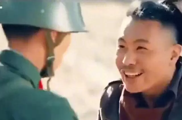 王明信军刺亮相片段引观众聚焦武警执勤细节 _ 现场图 王明信军刺亮相片段引观众聚焦武警执勤细节 _ 现场图