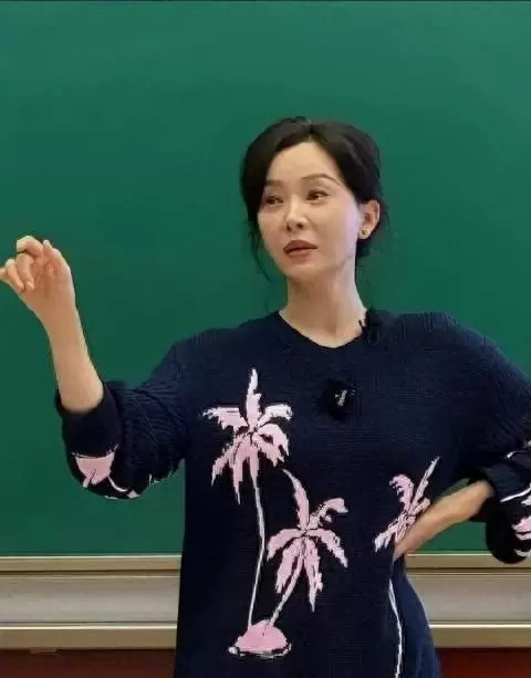 冯小刚《集结号》开拍5天换掉陈数启用汤嬿 _ 现场图 冯小刚《集结号》开拍5天换掉陈数启用汤嬿 _ 现场图