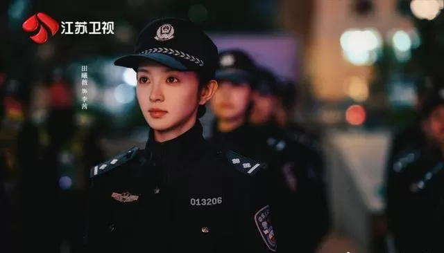 《低智商犯罪》前期反馈分化，开局评价受到关注 _ 现场图