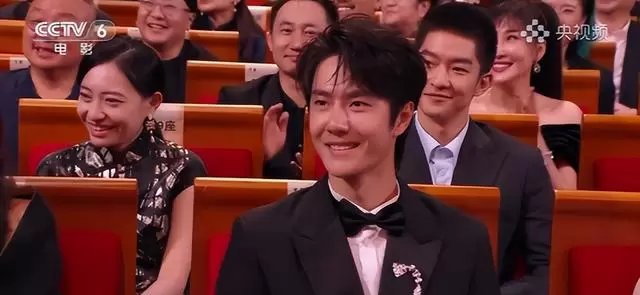 CCTV6周末连播王一博《热烈》《维和防暴队》，《追风者》累计播出184轮 _ 相关图片