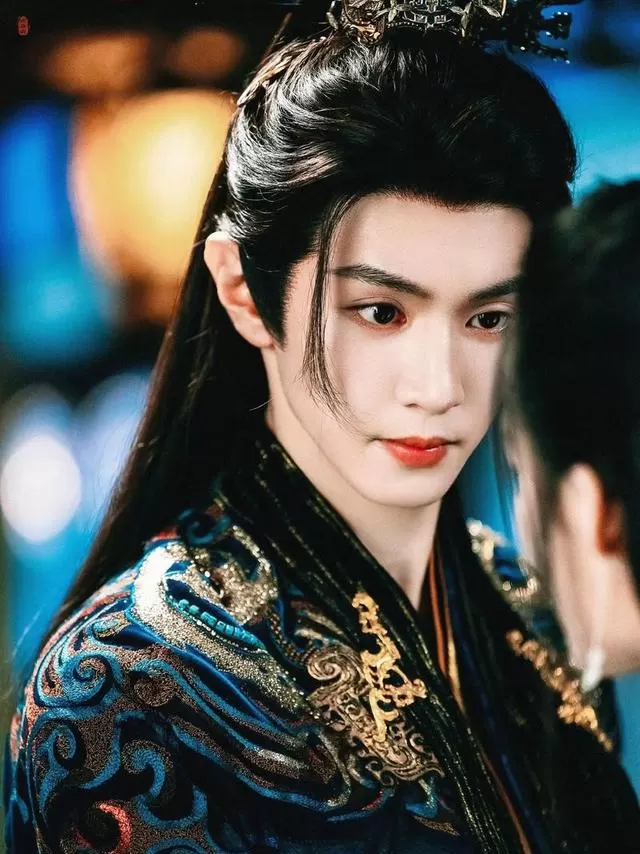 张凌赫《逐玉》登顶古装爱情剧热度榜，《宁安如梦》重获关注 _ 细节速览