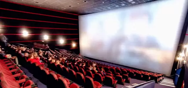 李小冉《孤岛植物园》陈安角色重获关注，克制式表演引发追剧用户回溯讨论 _ 现场图